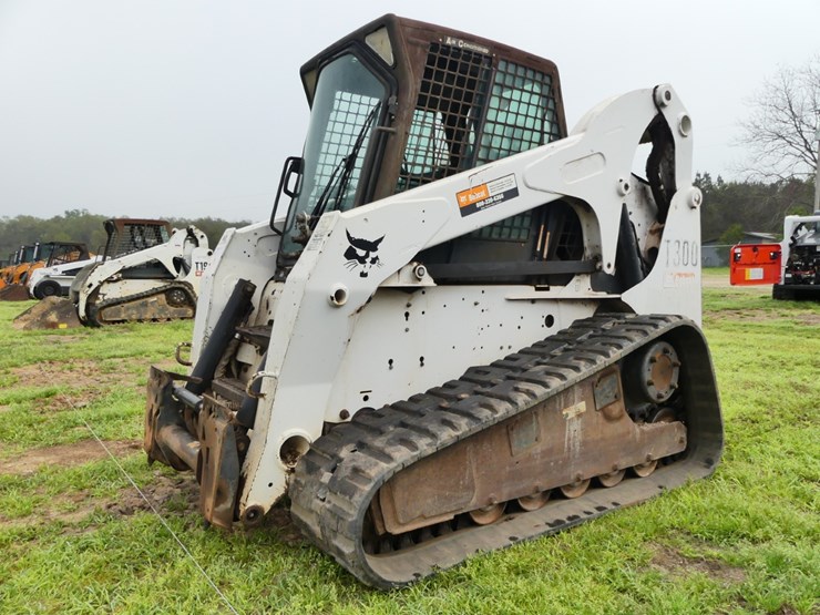 2008-bobcat-t300-image-1