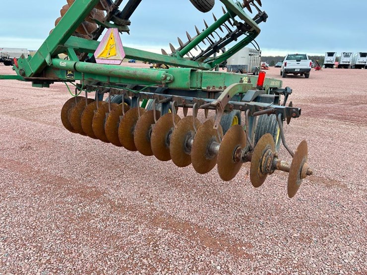 john-deere-235-image-15