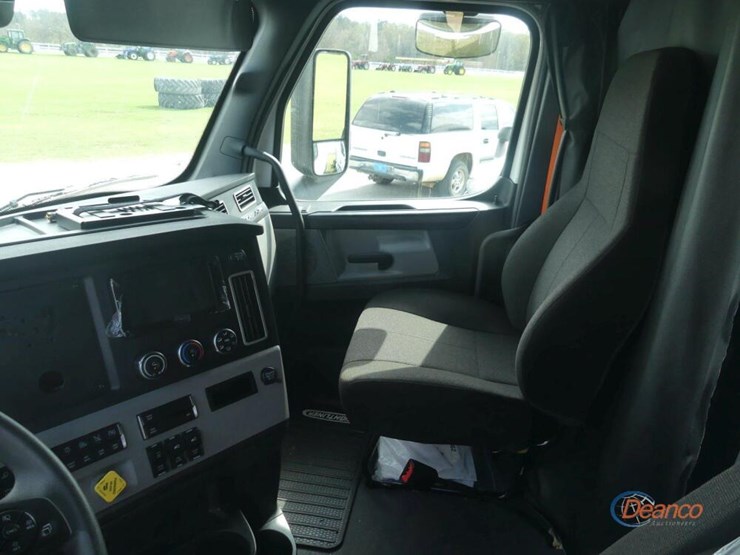 2026-freightliner-cascadia-116-image-15