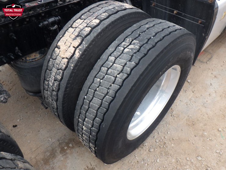 2023-volvo-vnl-300-image-5