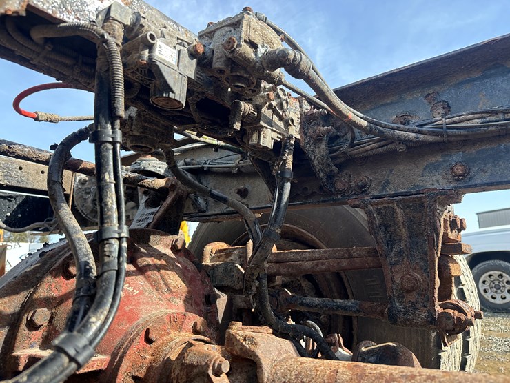 2015-peterbilt-337-image-55