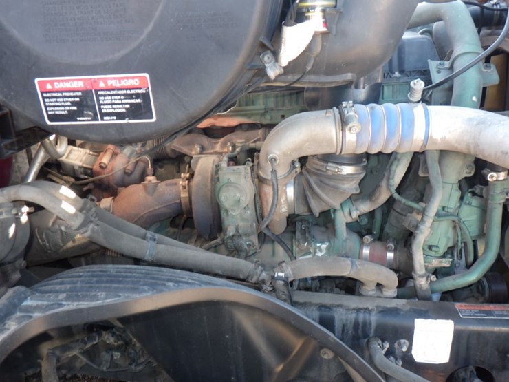 2020-volvo-vnl-760-image-27