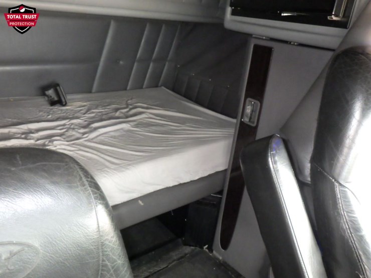 2023-peterbilt-389-image-5