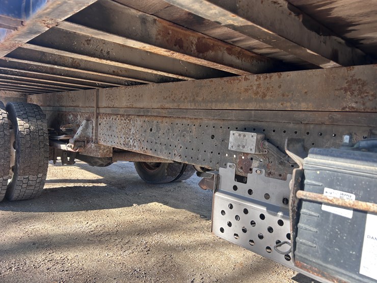 2012-isuzu-npr-image-34