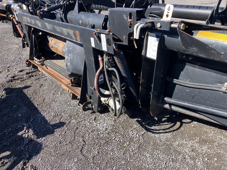 new-holland-84c-image-14