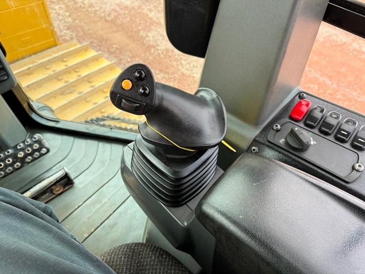 caterpillar-d5k2-lgp-image-47