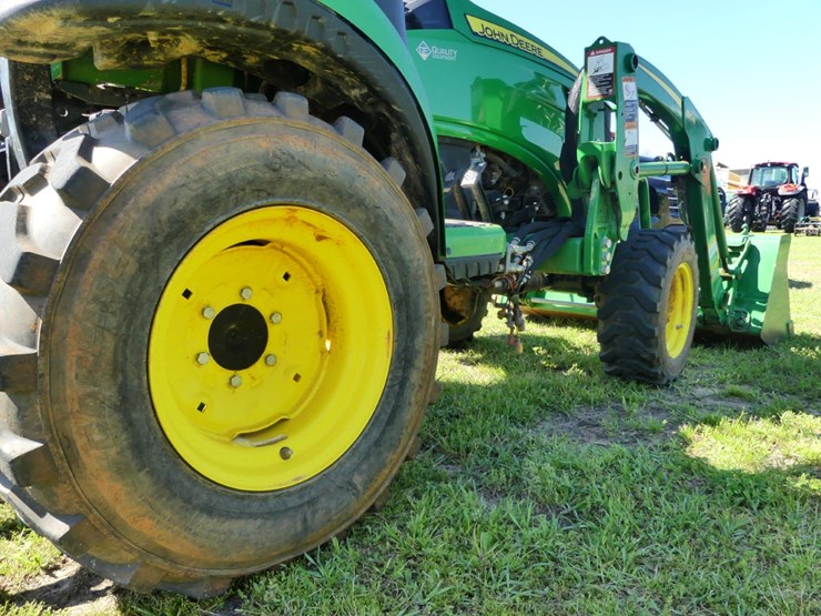 2025-john-deere-2025r-image-8