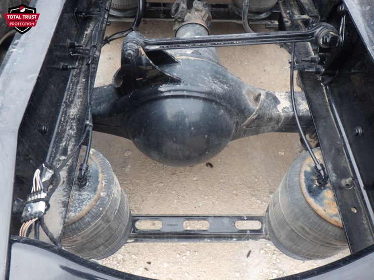 2023-volvo-vnl-300-image-9