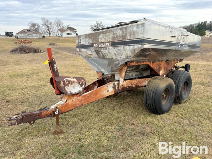 mobility-6.5-ton-pull-type-fertilizer-spreader-image-1