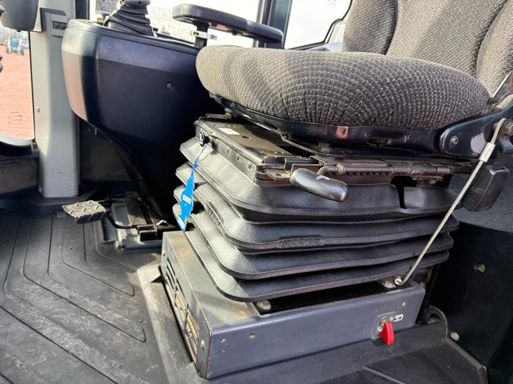 2017-doosan-dl220-5-image-54