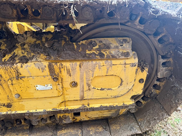 2023-caterpillar-d1-image-58