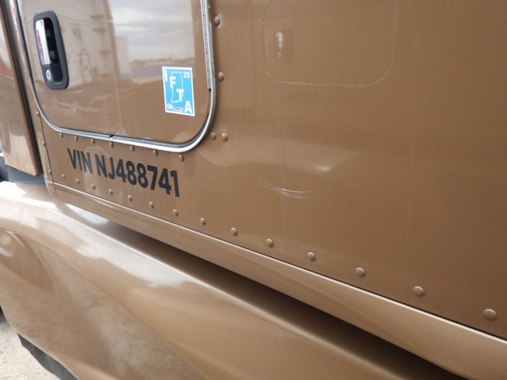 2022-kenworth-t680-image-9