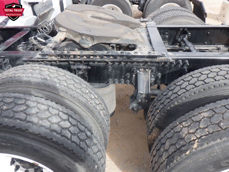 2024-volvo-vnl-300-image-14