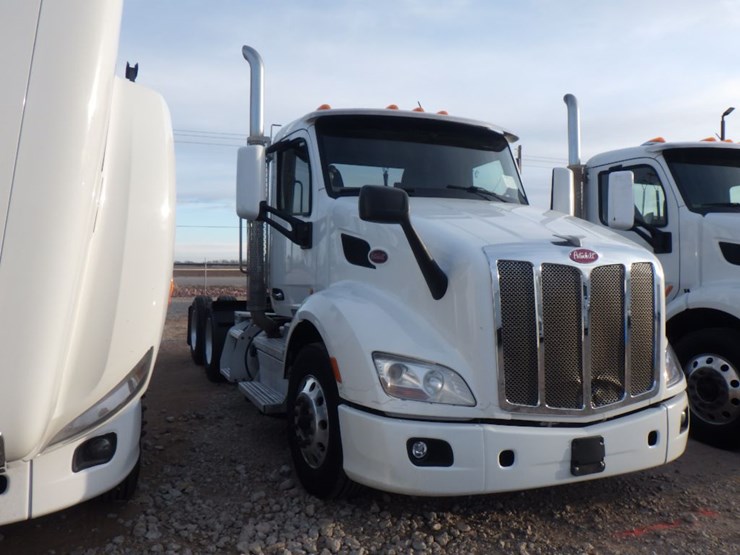 2018-peterbilt-579-image-3