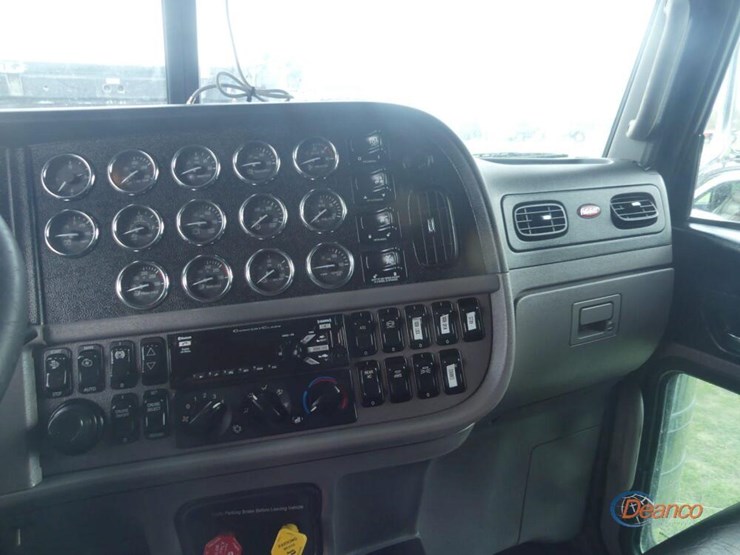 2021-peterbilt-389-image-16