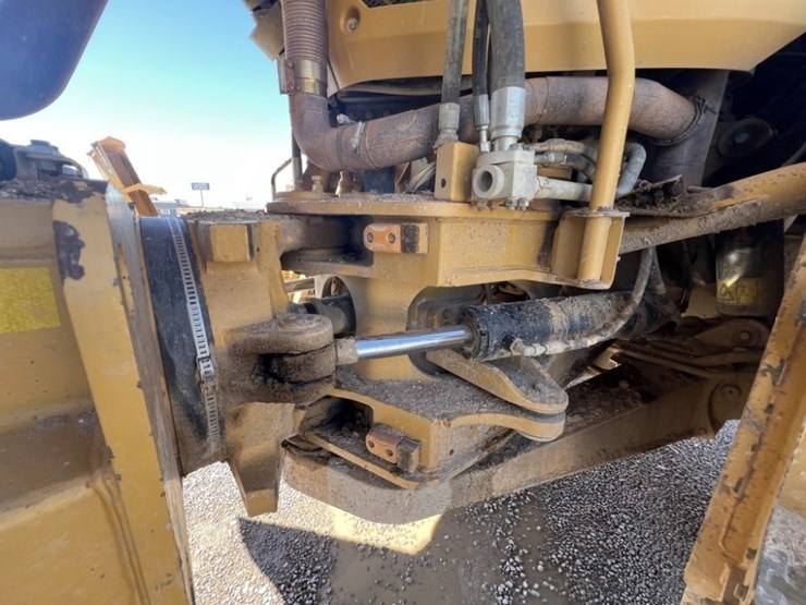 2013-caterpillar-740b-image-25