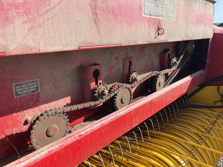 new-holland-575-image-10