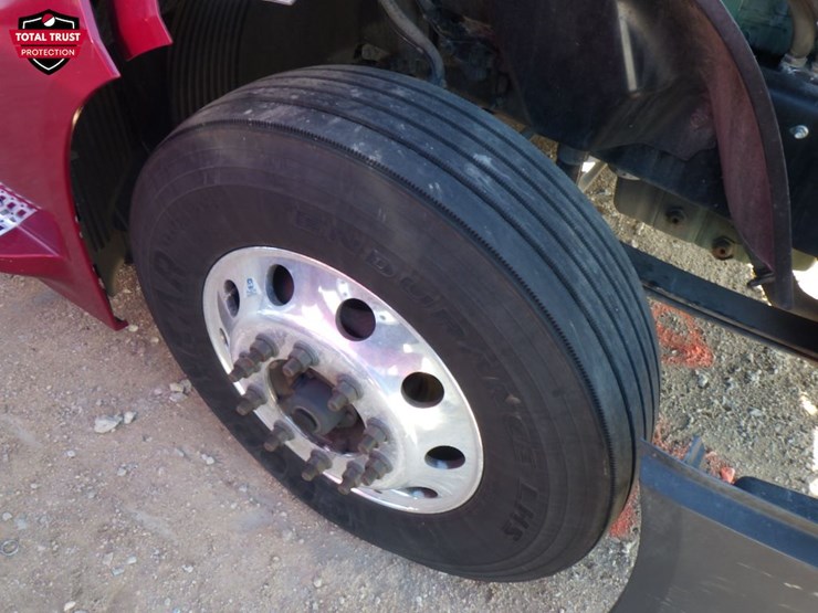 2022-volvo-vnl300-image-22