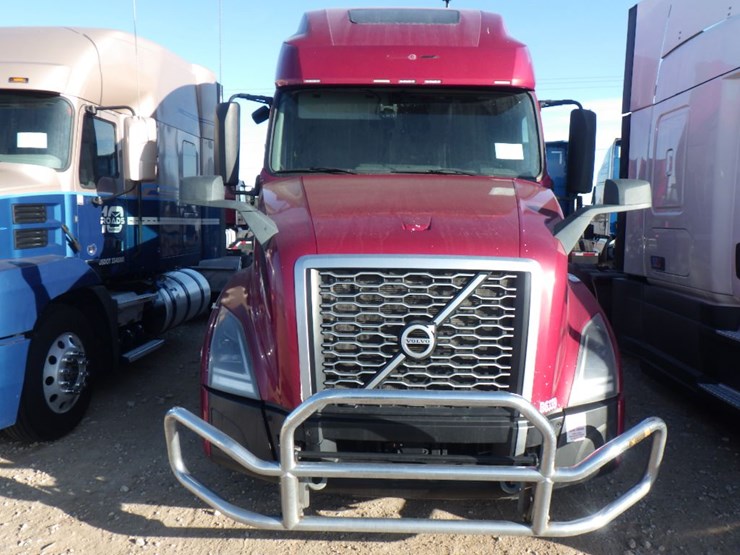 2020-volvo-vnl-760-image-2