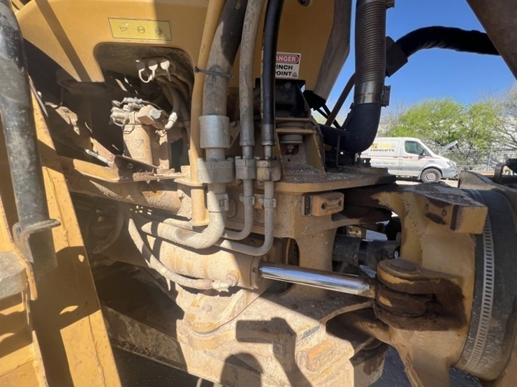 2010-caterpillar-740b-image-11