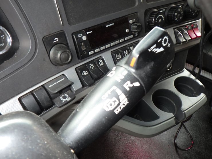 2022-kenworth-t680-image-18