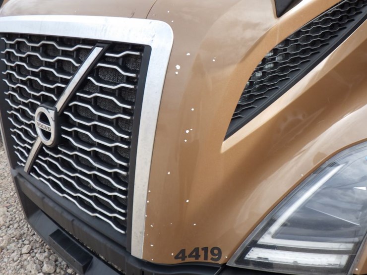 2022-volvo-vnl-300-image-4