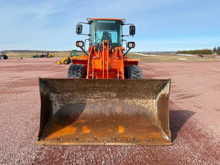 2017-doosan-dl220-5-image-2