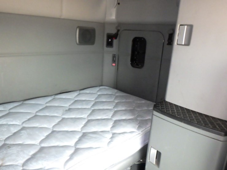 2022-kenworth-t680-image-7