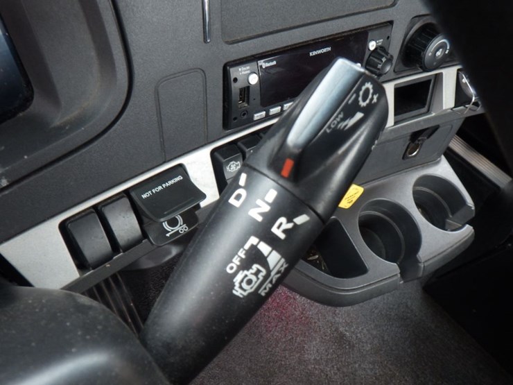 2023-kenworth-t680-image-17