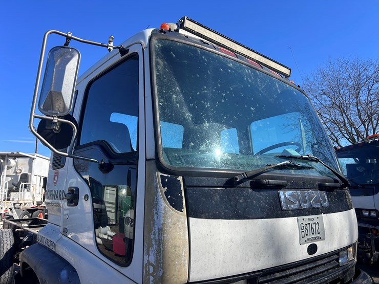 #1694-•-2004-isuzu-cab-and-chassis-image-20