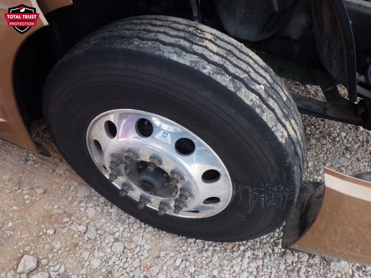 2024-volvo-vnl-300-image-23