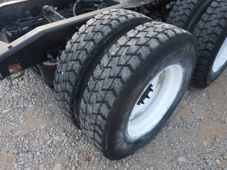 2014-freightliner-coronado-image-7