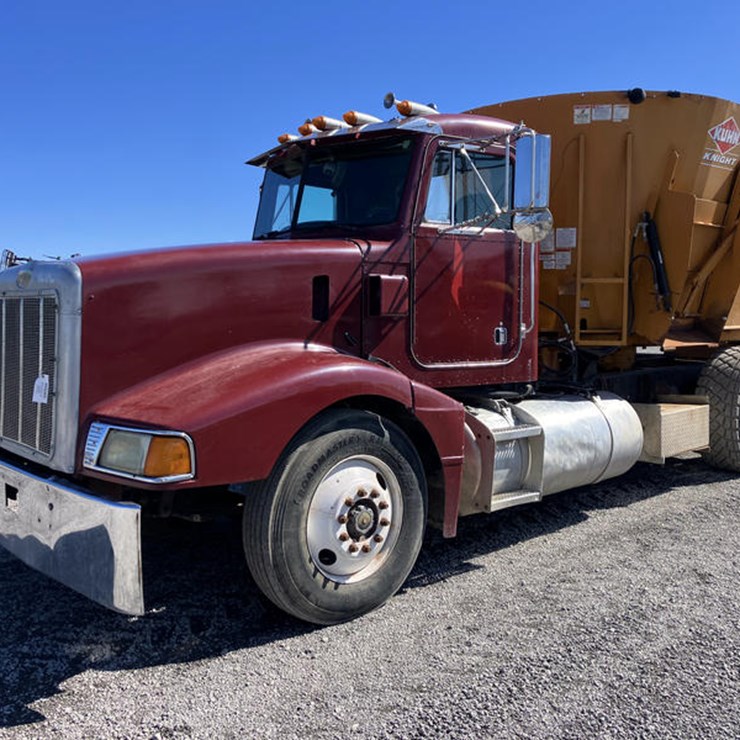 1990 PETERBILT 377