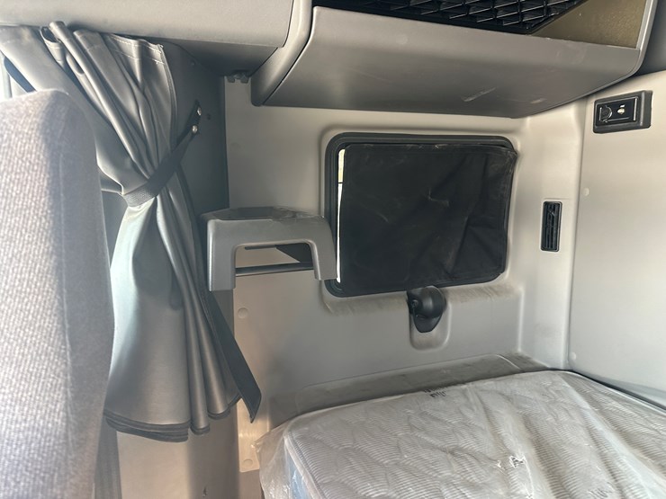 2017-international-lt-image-39