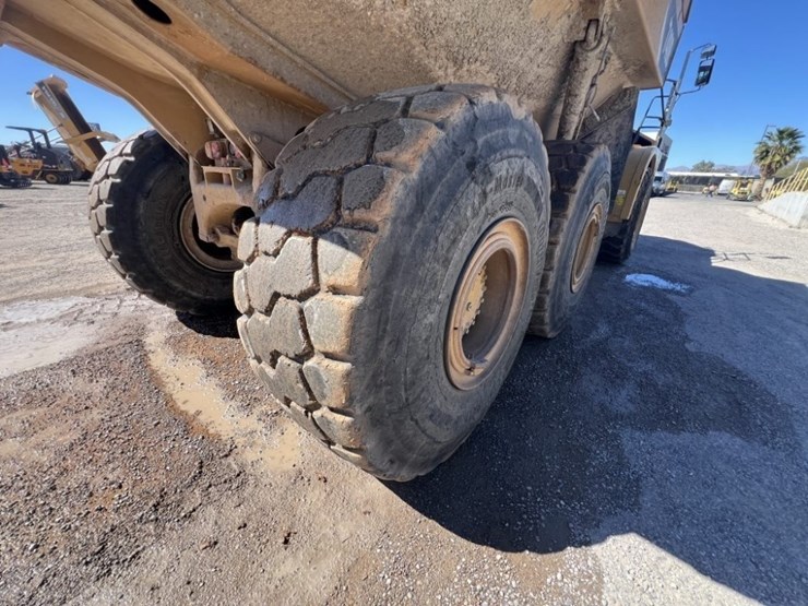 2013-caterpillar-740b-image-21