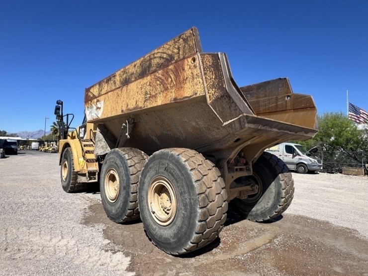 2013-caterpillar-740b-image-3