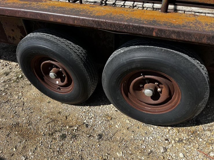 l2--16'-gooseneck-livestock-trailer-image-8