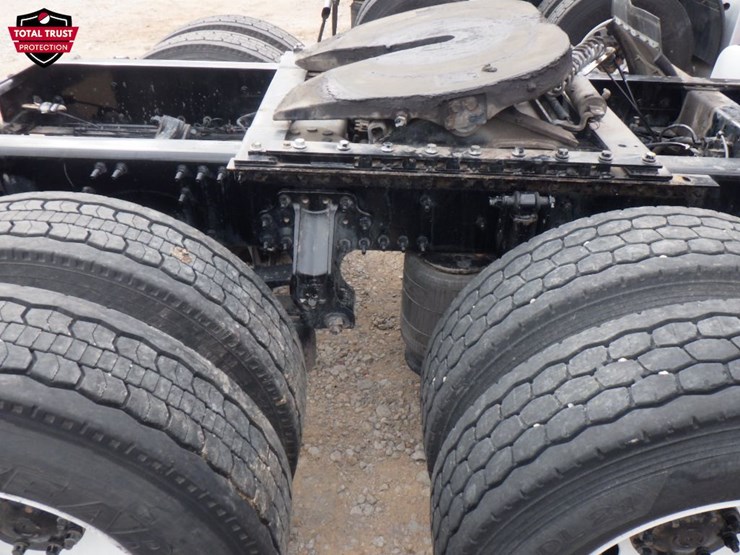 2023-volvo-vnl-300-image-6