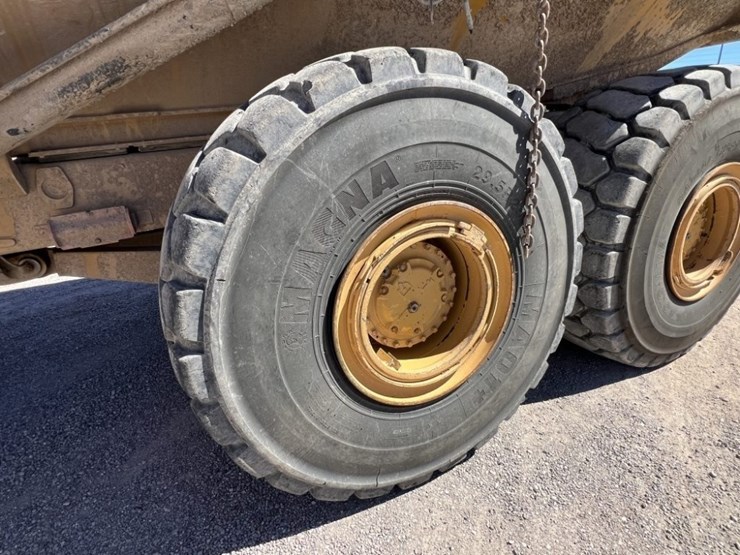 2012-caterpillar-740b-image-13