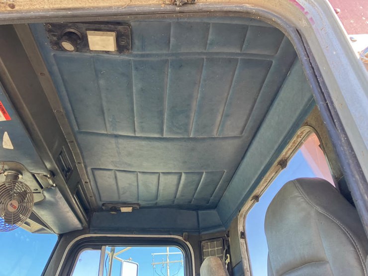 1990-peterbilt-377-image-19