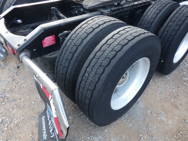 2019-volvo-vnl-760-image-10