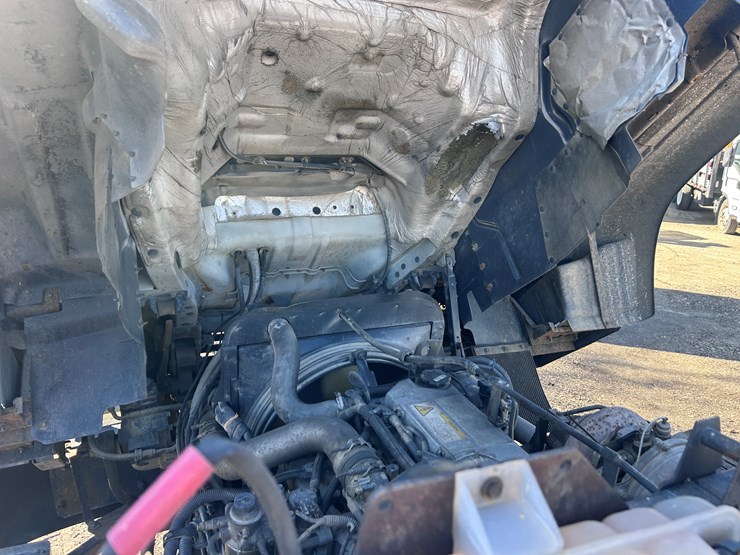 #1694-•-2004-isuzu-cab-and-chassis-image-52