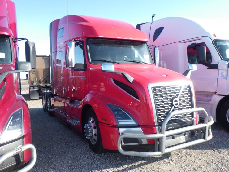 2021-volvo-vnl-760-image-3