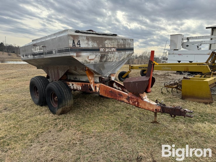 mobility-6.5-ton-pull-type-fertilizer-spreader-image-3