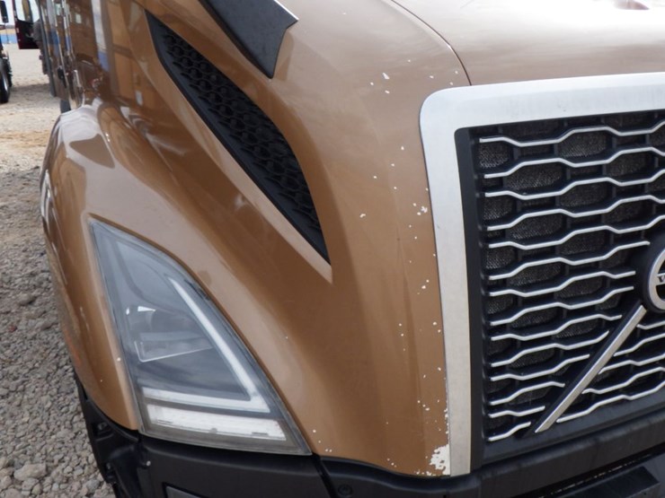 2022-volvo-vnl-300-image-5
