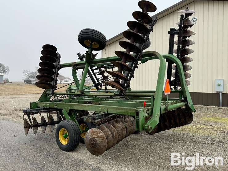 john-deere-235-image-7