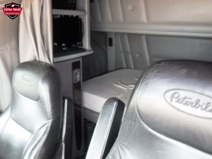 2023-peterbilt-389-image-22