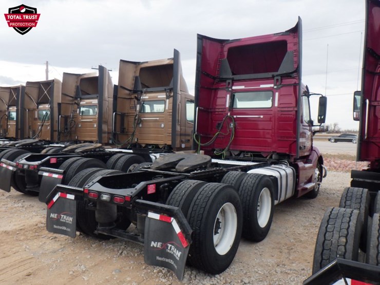 2023-volvo-vnl-300-image-9