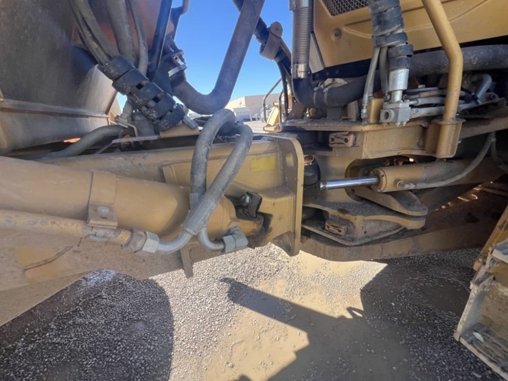 2010-caterpillar-740b-image-24