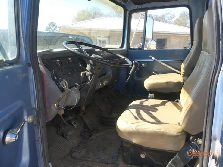 1985-ford-8000-image-13